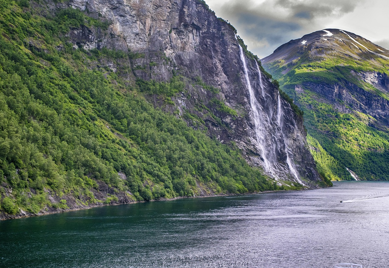 Cascada Șapte Surori din Norvegia – una dintre cele mai pitorești cascade scandinave